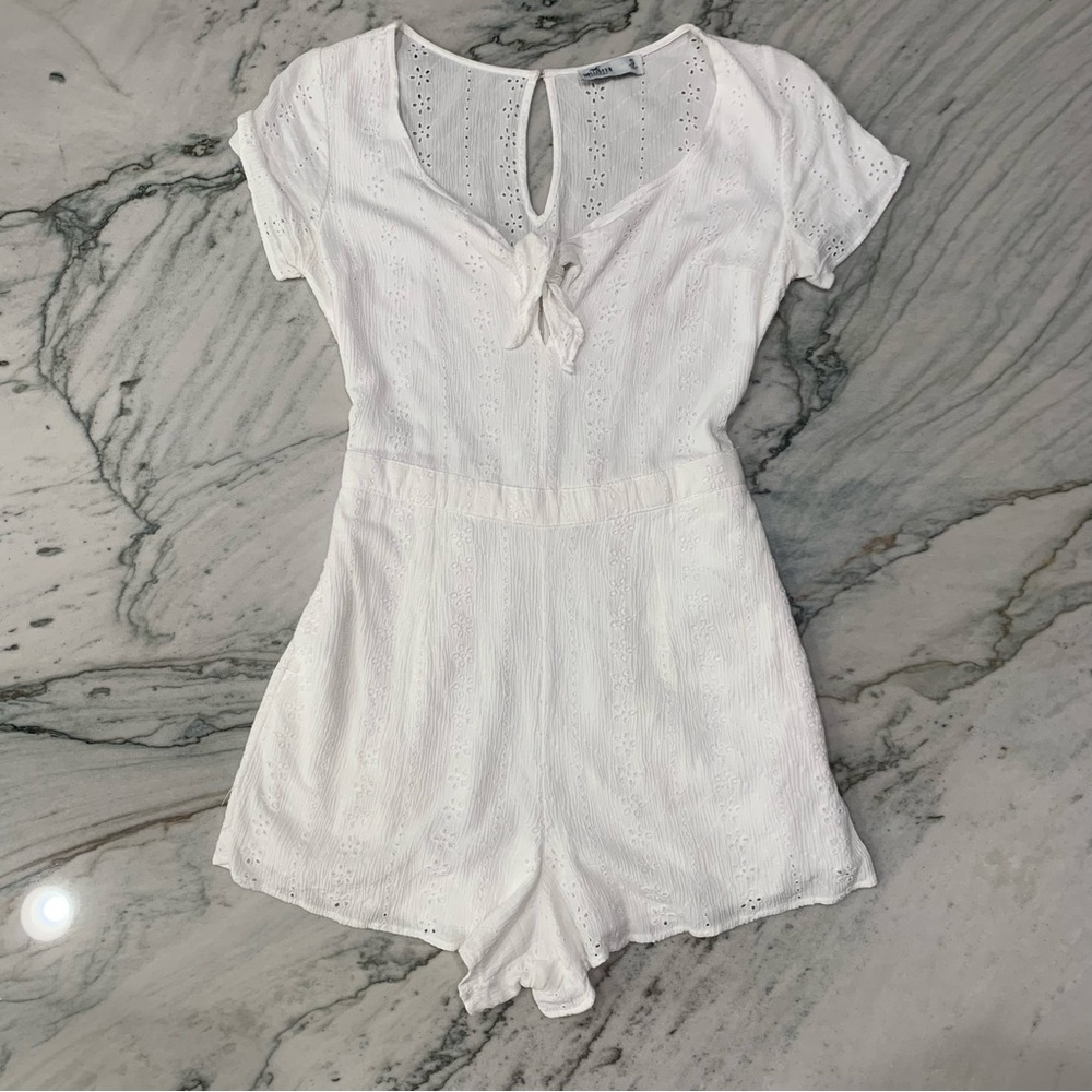 Hollister White Floral Eyelet Boho V-Neck Cutout Tie-Front Romper, Size Small - Picture 2 of 11